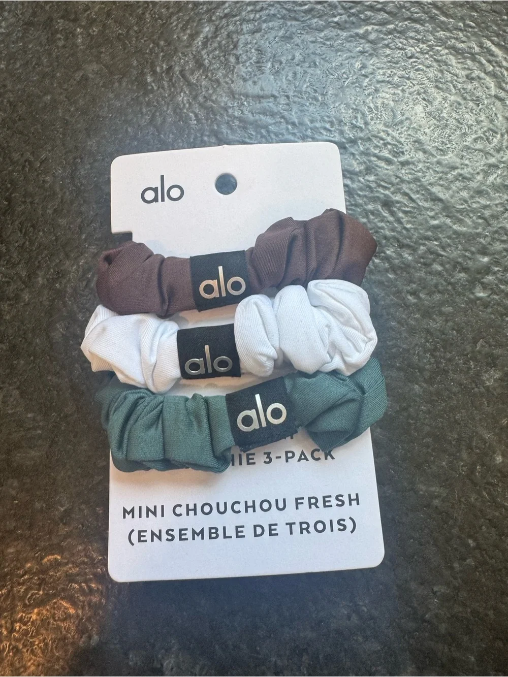 Alo Fresh Mini Scrunchie 3-Pack - Brownstone/White/ Clover Green